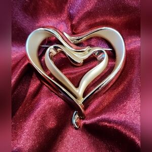 Elegant Darcy? Gold Tone Larged Heart-Shape Brooch Great Condition
